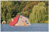 Aktion der finnischen Künstlerin Tea Mäkipää bei der Kunsthalle Rostock August 2014