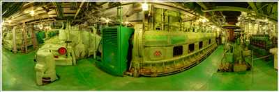 Backbord-Maschine vorn